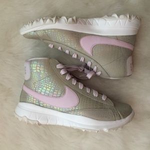 ISO!!! Womens nike blazer spikeless golf shoes